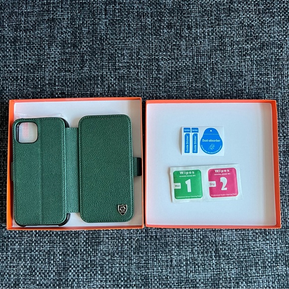 NIB iPhone 13 Green Wallet Phone Case and Screen Protector - Picture 2 of 12